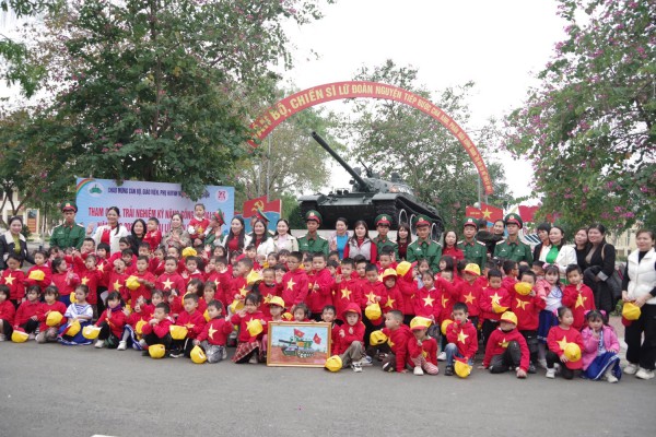 hình ảnh tại lữ đoàn 215